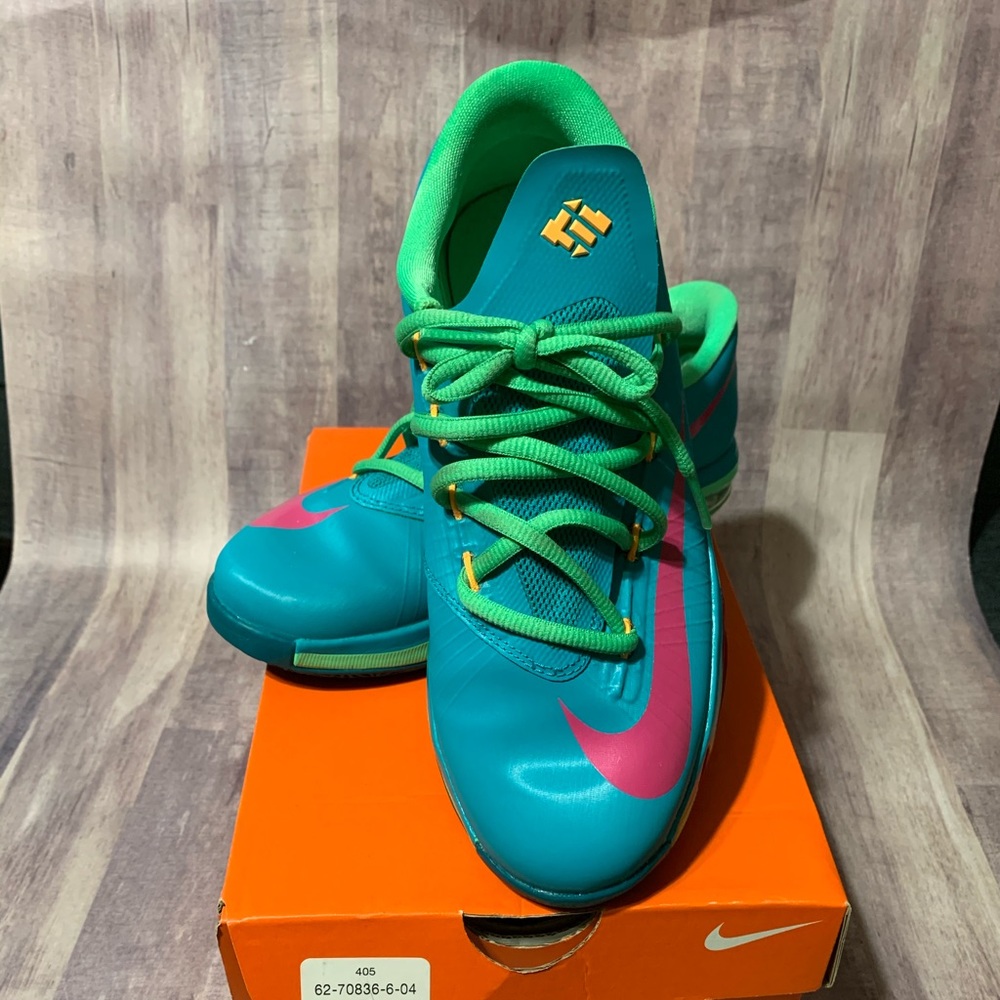 Like New! Nike KD VI (GS) Sneakers